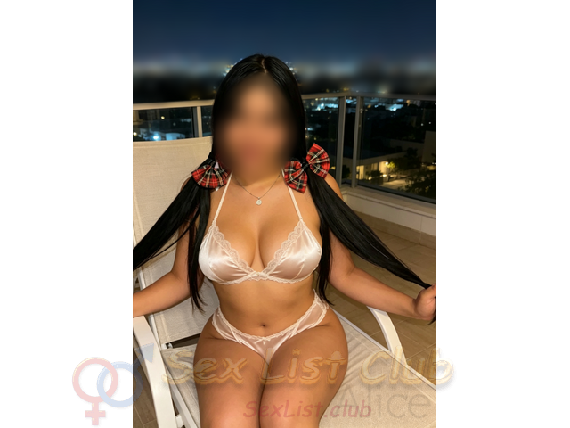 Soy Alice joven Curvy de cara hermosa