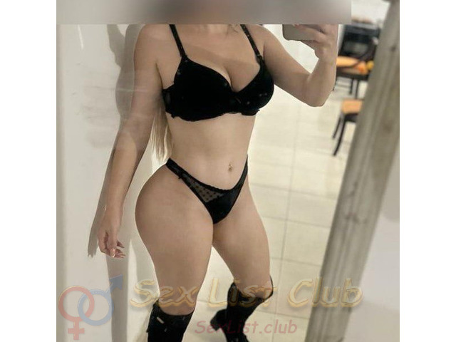 RUBIA BIEN ARRECHA LISTA PARA TUS VERGADAS